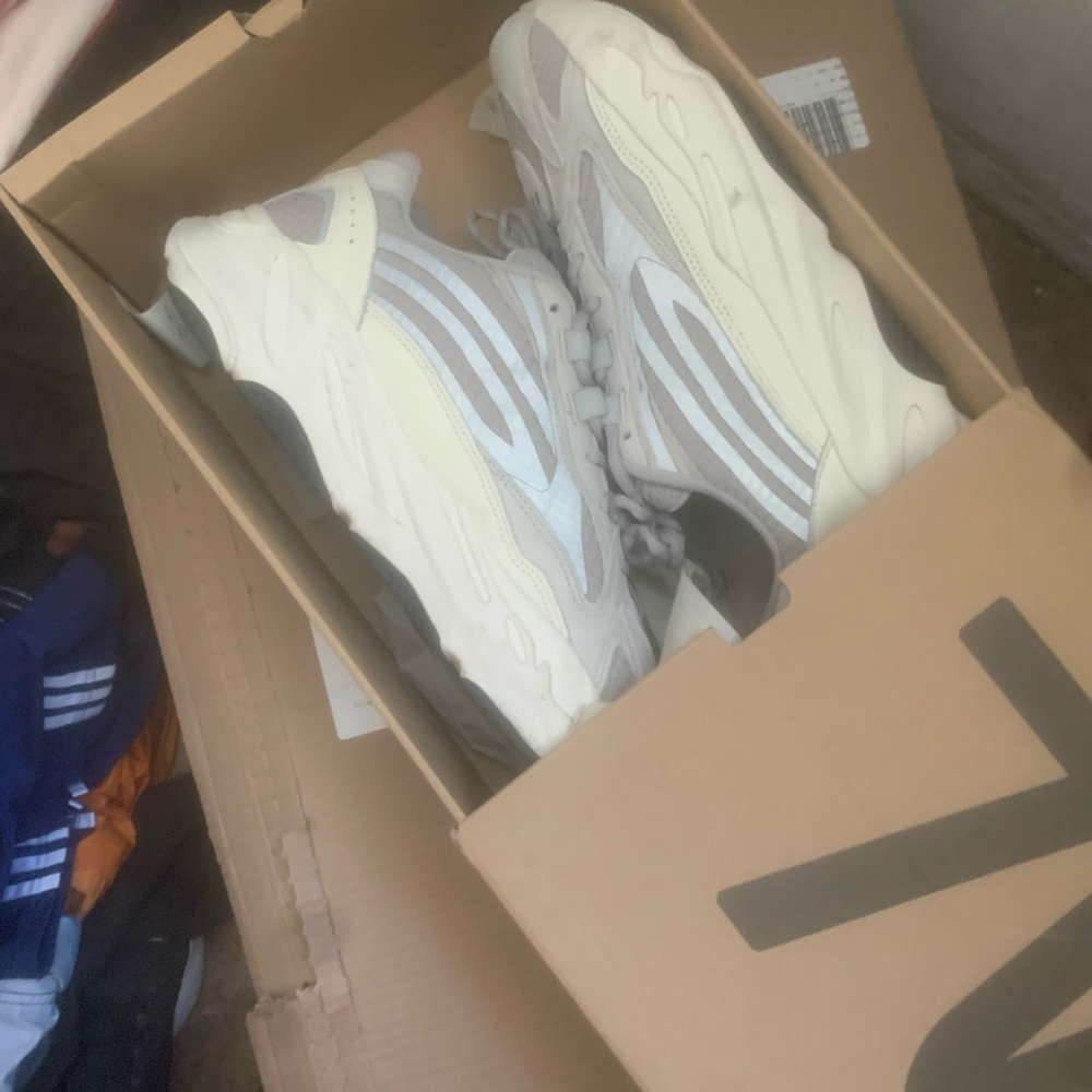 Yeezy 700 V2 (Static)